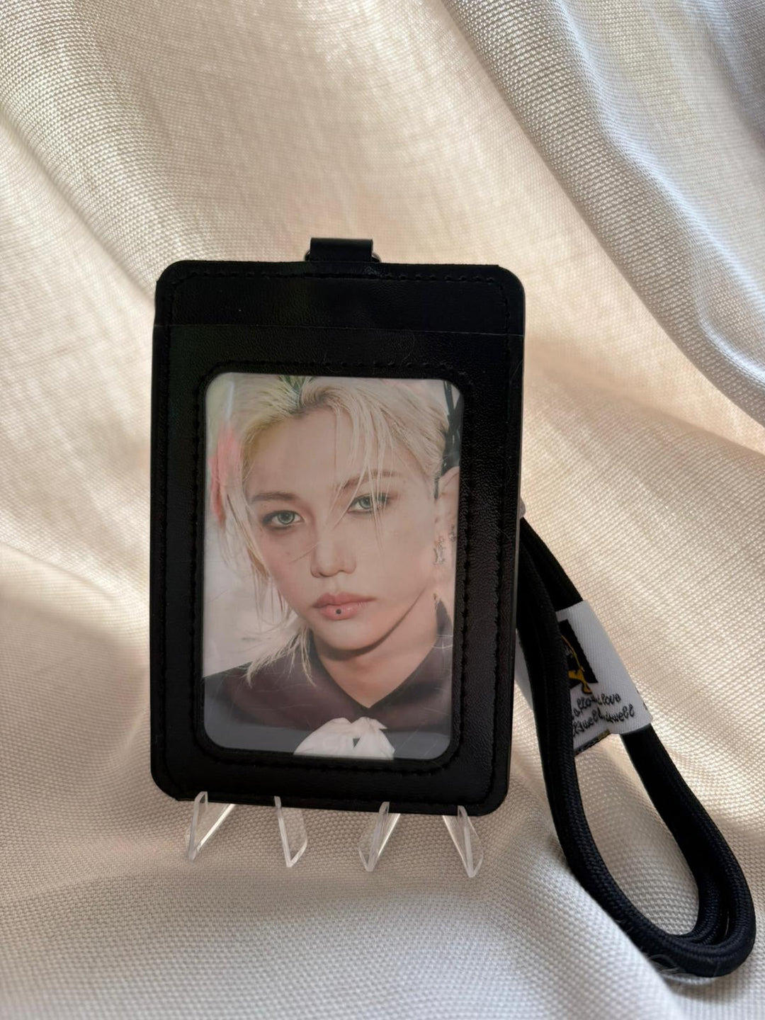 Premium K-Pop Fotokarten-Halter mit Trageschlaufe & Herz-Anhänger - SeoulMate